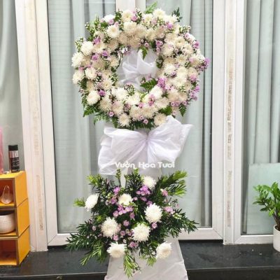 Vòng Hoa Chia Buồn An Nhiên 01 Mẫu lãng hoa chia buồn kết hợp màu trắng và tím