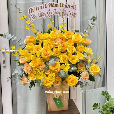 Lẵng Hoa Sinh Nhật Hồng Vàng Vũ Nữ Chân Tình Lẵng hoa hồng vàng vũ nữ